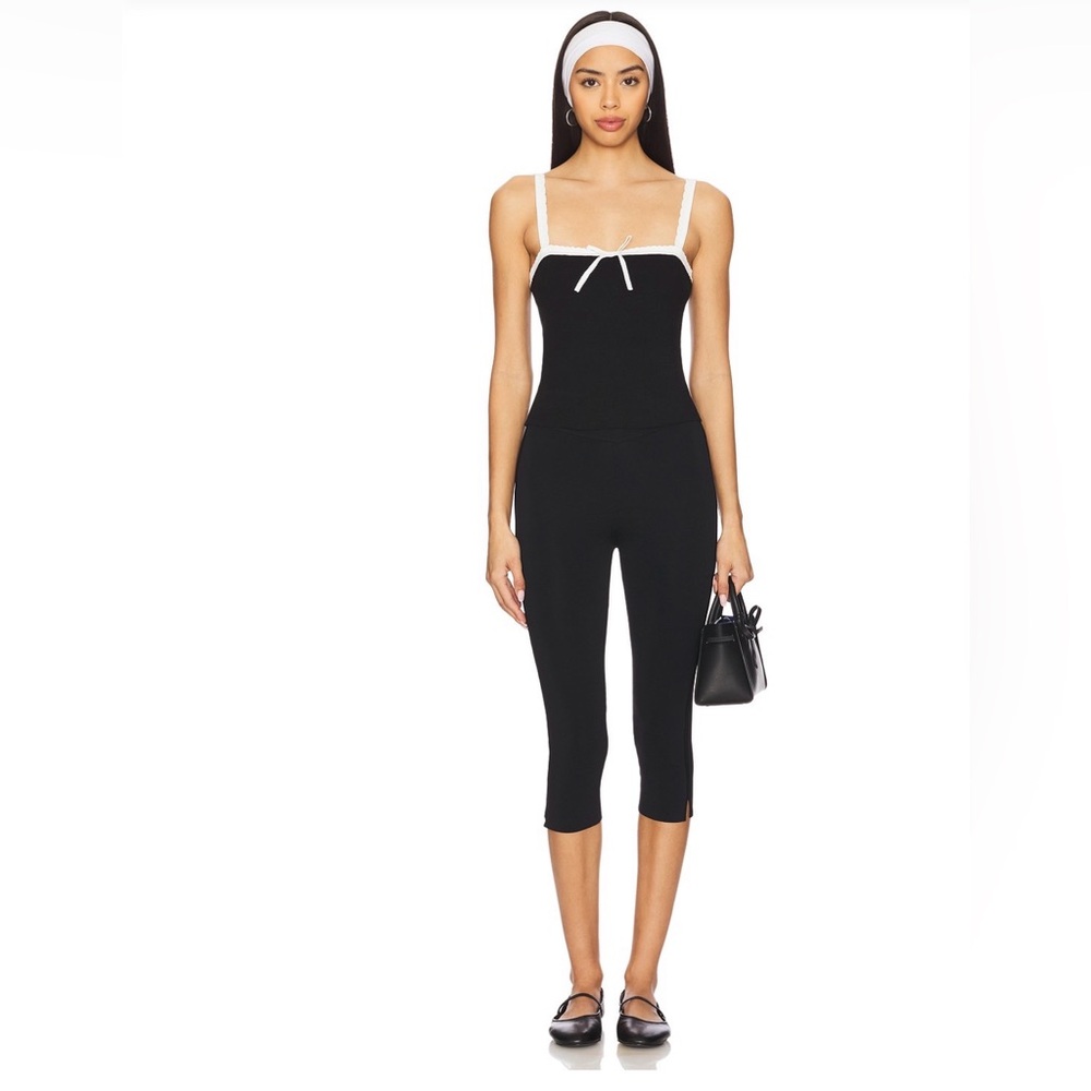 MAJORETTE / REVOLVE - Alinda Top